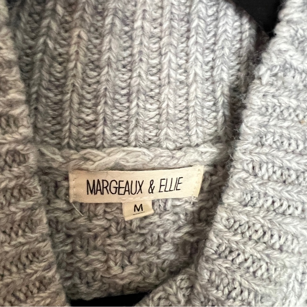 Cozy Gray Cropped Cable Knit Sweater Medium - Picture 4 of 6